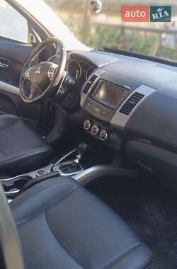 Mitsubishi Outlander XL  2010