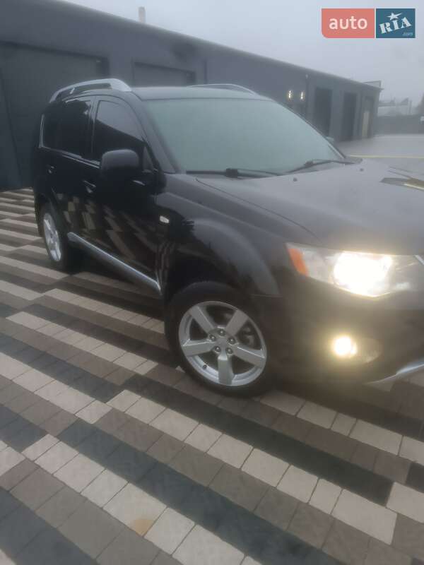 Mitsubishi Outlander XL