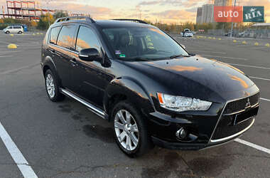 Mitsubishi Outlander XL  2011