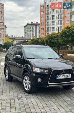 Mitsubishi Outlander XL  2012