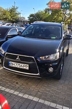 Mitsubishi Outlander XL  2011