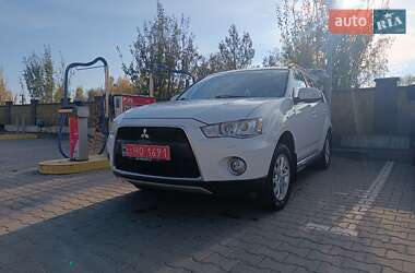 Mitsubishi Outlander XL  2011