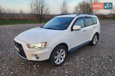 Mitsubishi Outlander XL  2011