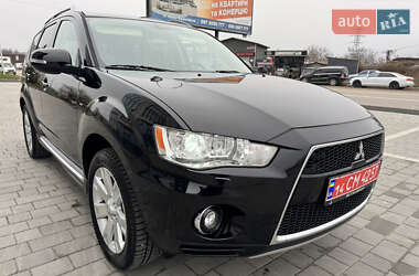 Mitsubishi Outlander XL  2011