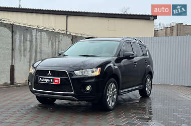 Mitsubishi Outlander XL  2011