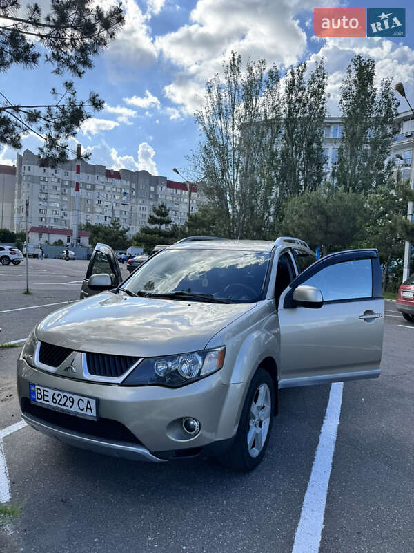 Mitsubishi Outlander XL