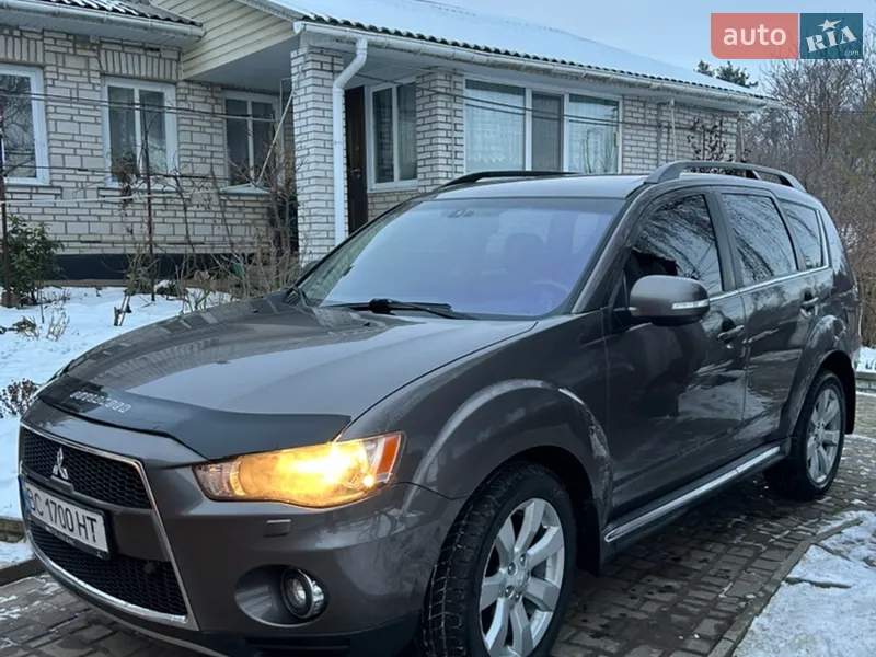 Mitsubishi Outlander XL 2011