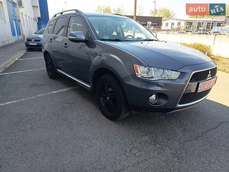 Mitsubishi Outlander XL