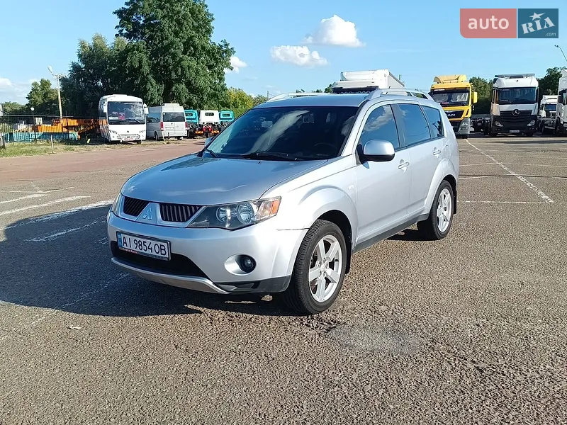 Mitsubishi Outlander XL