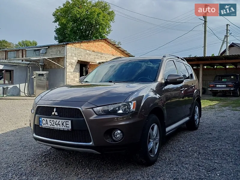 Mitsubishi Outlander XL 2011