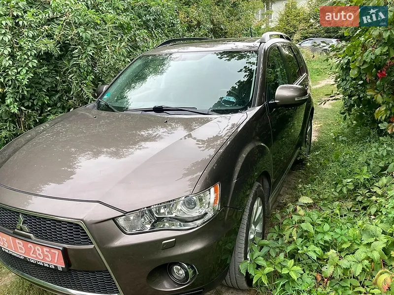Mitsubishi Outlander XL 2011