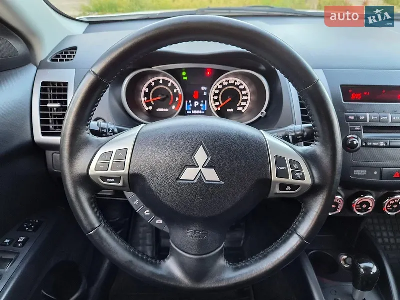 Mitsubishi Outlander XL 2011