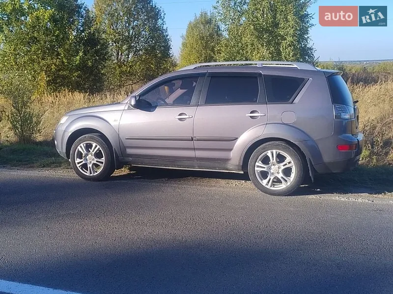 Mitsubishi Outlander XL