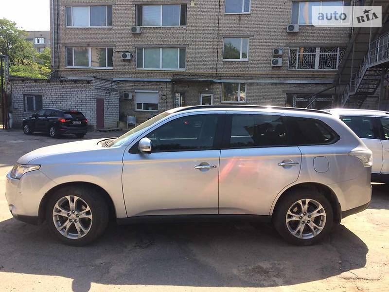 Mitsubishi Outlander 2012 года