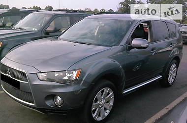 Mitsubishi Outlander  2012