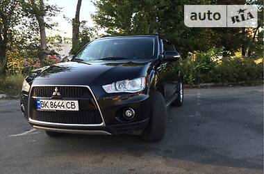 Mitsubishi Outlander  2011