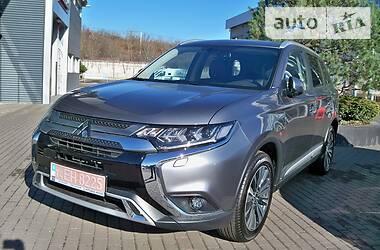 Mitsubishi Outlander  2019