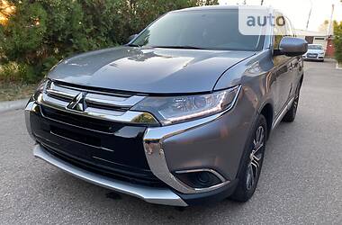 Mitsubishi Outlander 4WD 2016