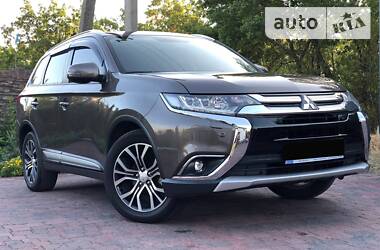 Mitsubishi Outlander Official MAXIMAL 2017