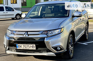 Mitsubishi Outlander SE 2015