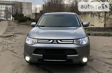 Mitsubishi Outlander OFFICIAL  2012