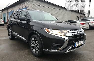 Mitsubishi Outlander  2019