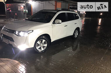 Mitsubishi Outlander  2013