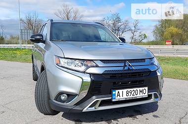 Mitsubishi Outlander Limited 2020