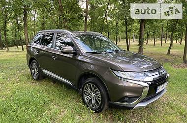 Mitsubishi Outlander  2016