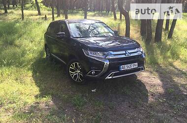 Mitsubishi Outlander SE 7 Place 2017