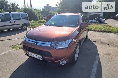 Mitsubishi Outlander SE 2014