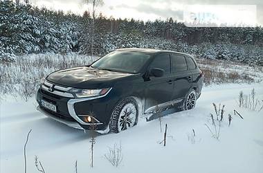 Mitsubishi Outlander  2016