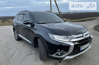 Mitsubishi Outlander  2016