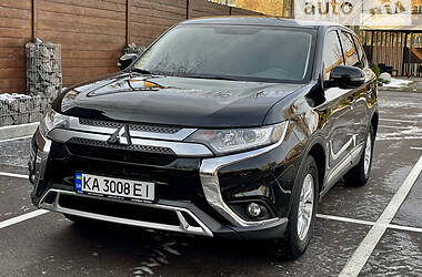 Mitsubishi Outlander INTENSE AWD 2021