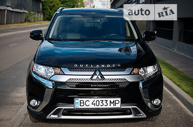 Mitsubishi Outlander  2019