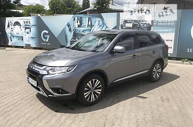 Mitsubishi Outlander  2021