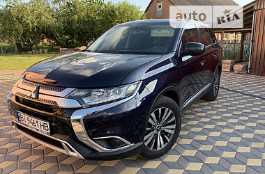 Mitsubishi Outlander  2019