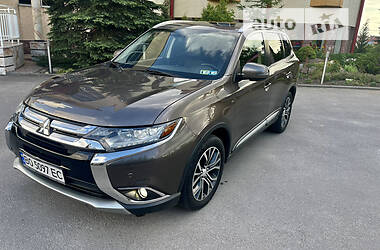 Mitsubishi Outlander  2015