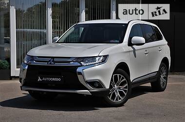 Mitsubishi Outlander AWD 2017