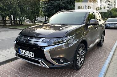 Mitsubishi Outlander 2.4 CVT 4WD 7s 2021