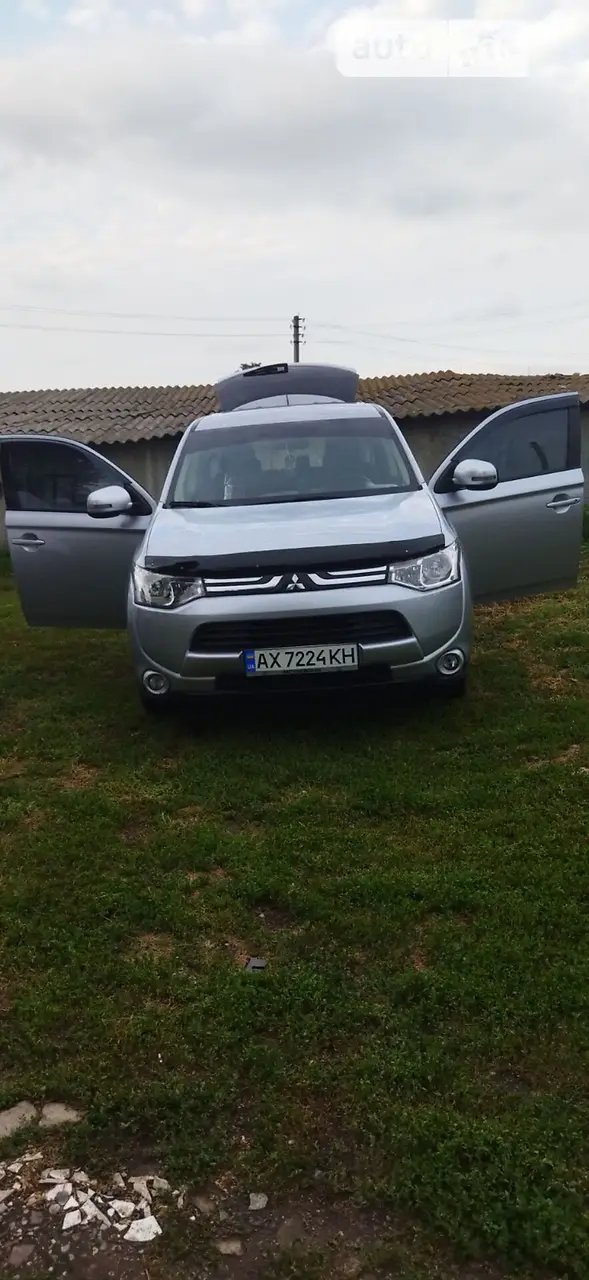 2013 Mitsubishi Outlander - фото 1