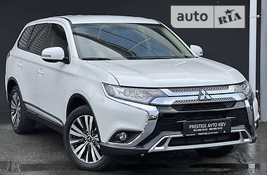 Mitsubishi Outlander  2021