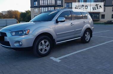 Mitsubishi Outlander  2011