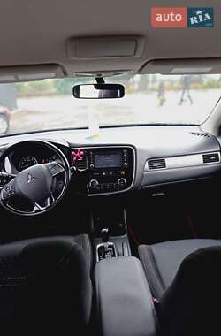 Mitsubishi Outlander  2016