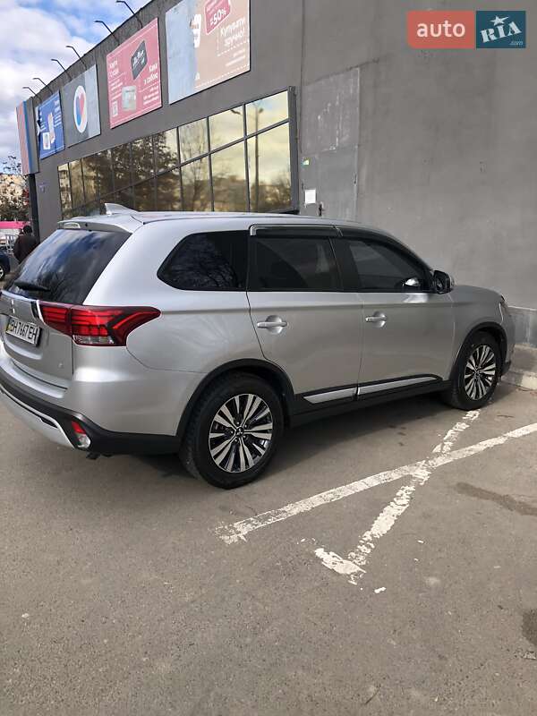 Універсал Mitsubishi Outlander