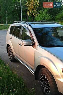 Mitsubishi Outlander  2011