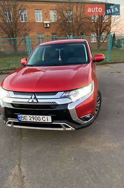 Mitsubishi Outlander  2019