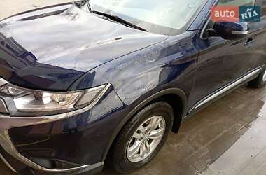 Mitsubishi Outlander  2020