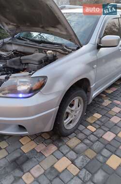 Mitsubishi Outlander  2003