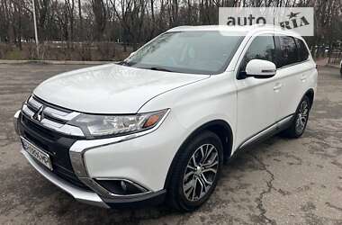 Mitsubishi Outlander  2016